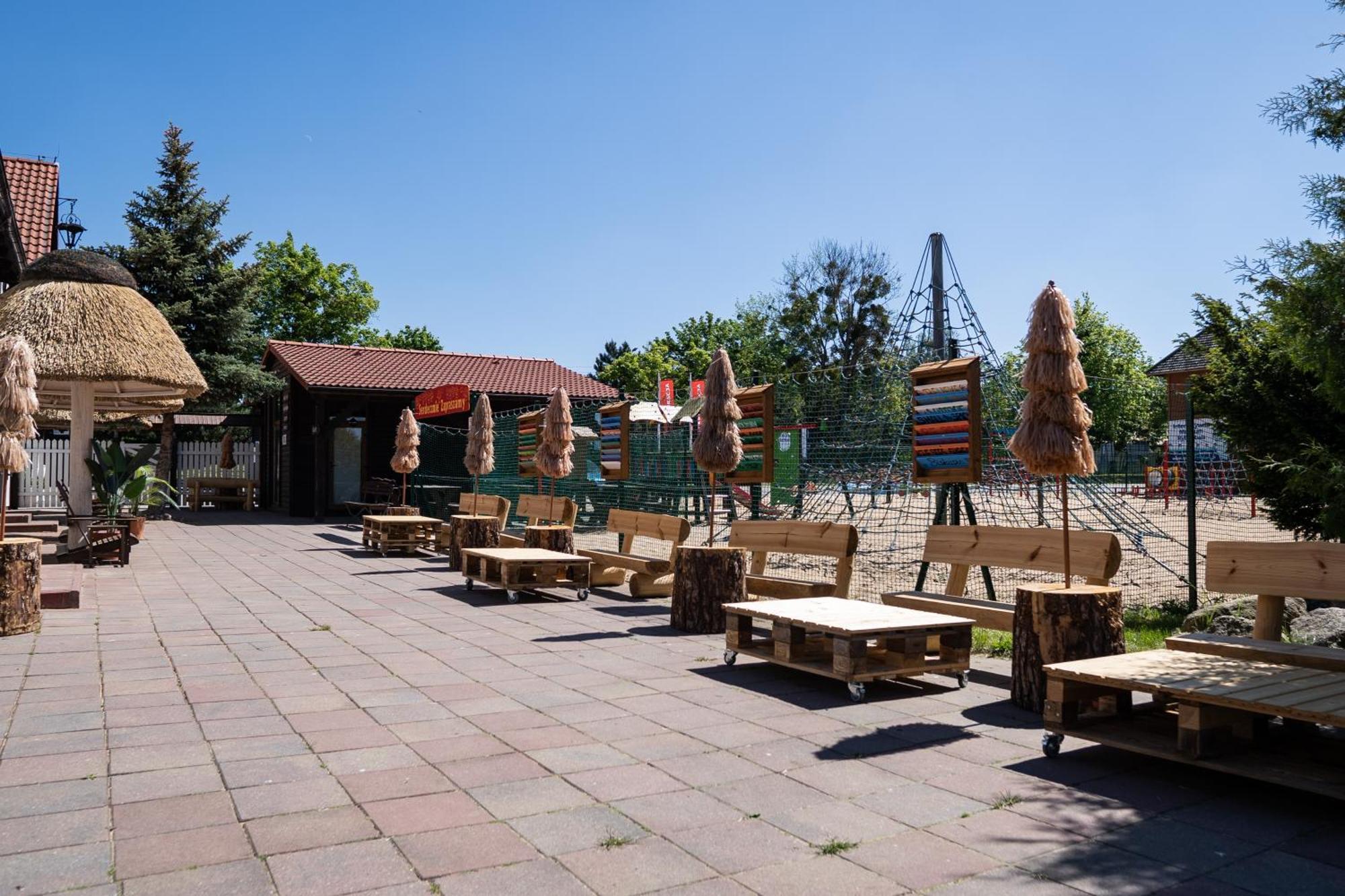 Zajazd W Biskupinie Buitenkant foto